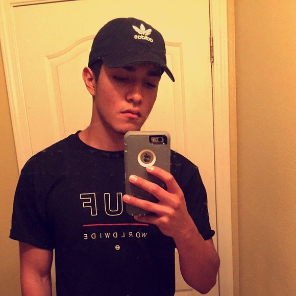 Profile Picture of Daniel Macias (@danielmcs0) on Poshmark