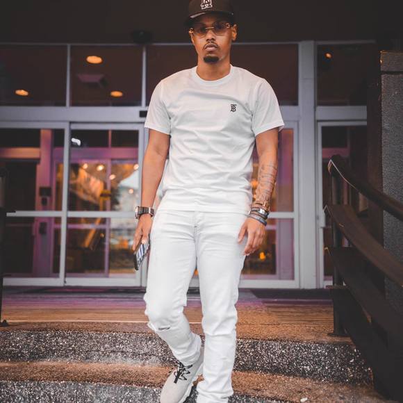 Profile Picture of Jordan Moore (@kinggjordan99) on Poshmark