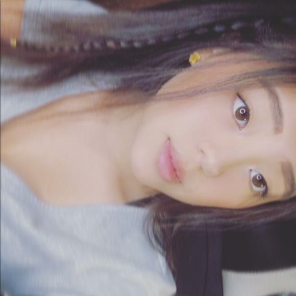 Profile Picture of Gaoyoua Vue (@constancevue) on Poshmark
