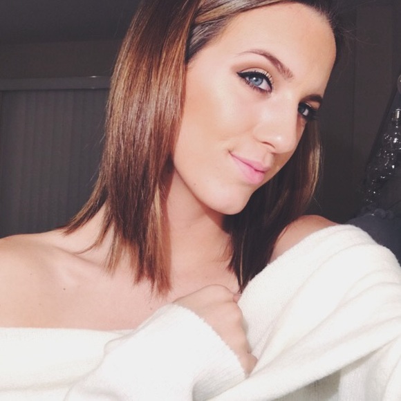Profile Picture of Athena Campbell (@daughterof_zeus) on Poshmark