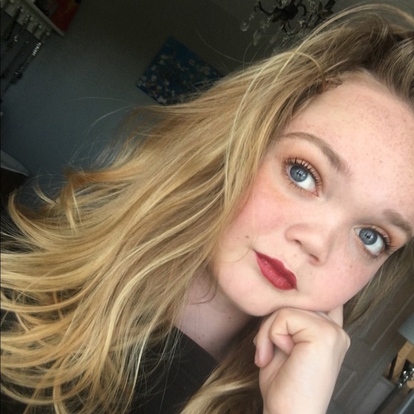 Profile Picture of Savona Oleary (@sole4572) on Poshmark