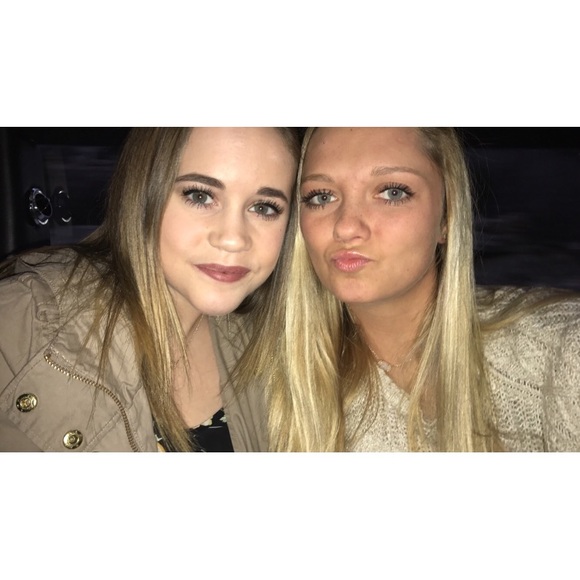 Profile Picture of Katelyn Jonak (@katelynjonak) on Poshmark