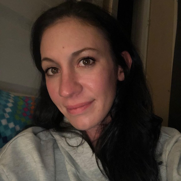 Profile Picture of Catherine Hiney (@catherinehiney) on Poshmark