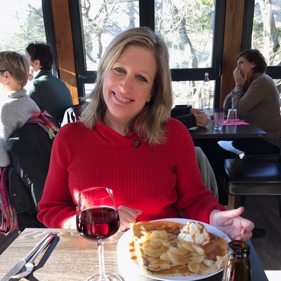 Profile Picture of Michelle Ertel (@mertel) on Poshmark