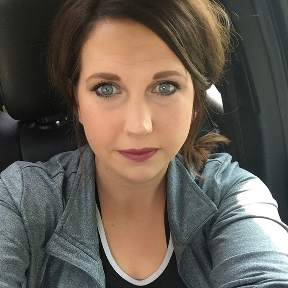 Profile Picture of Stacy Kemper (@slkemler07) on Poshmark