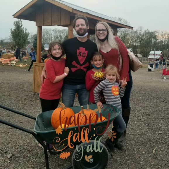 Stephanie Yowell - Poshmark Profile Picture of Stephanie Yowell (@syowell2013) on Poshmark