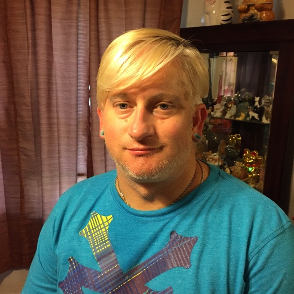 Profile Picture of Kenneth Lee (@kennyrlee) on Poshmark