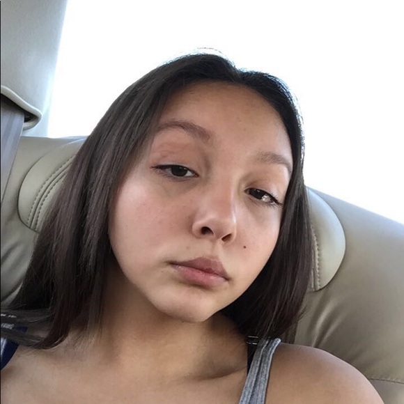 Profile Picture of Alexya Rascon (@alexya422) on Poshmark