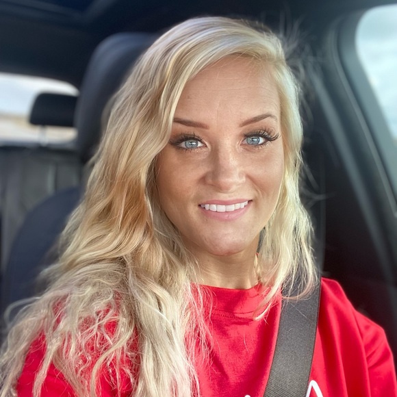 Profile Picture of Amanda Coppock (@acoppock08) on Poshmark