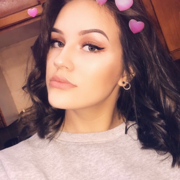 Profile Picture of Autumn Kimble (@kimbii) on Poshmark