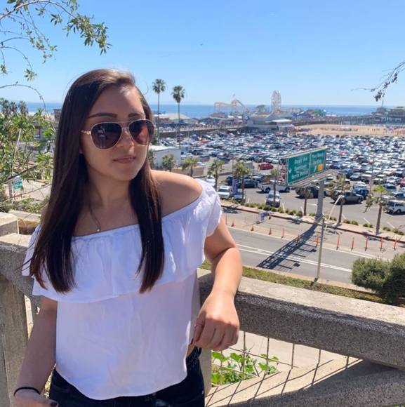 Profile Picture of Amanda Vititow (@avititow) on Poshmark