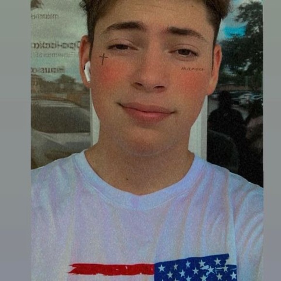 Profile Picture of Claudio Rios alvarez (@claudiolois962) on Poshmark