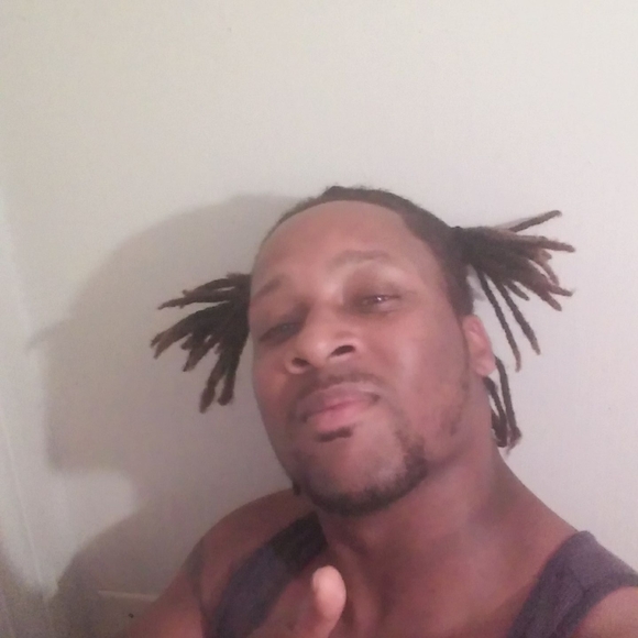 Profile Picture of Leslie Condery (@less1234) on Poshmark