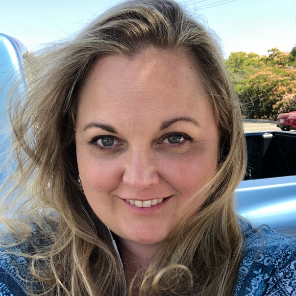 Profile Picture of Laurie Keck mcgee (@lkeck4) on Poshmark