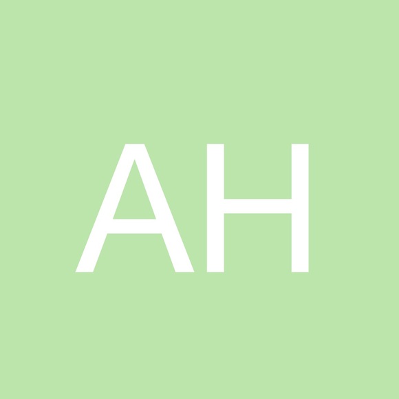 Profile Picture of Allegra Hazinski (@ravenbreath) on Poshmark