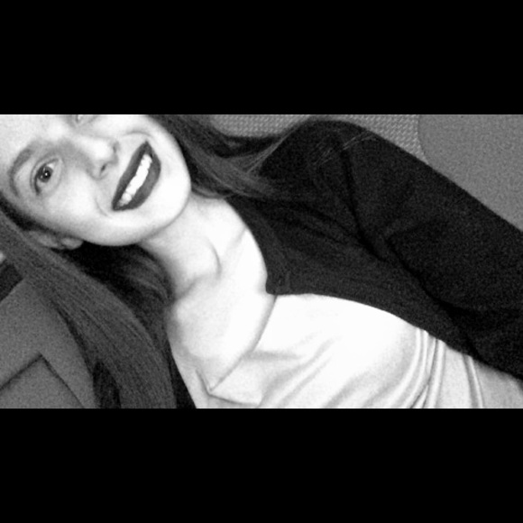 Profile Picture of Pamela Gonzalez (@pam010103) on Poshmark