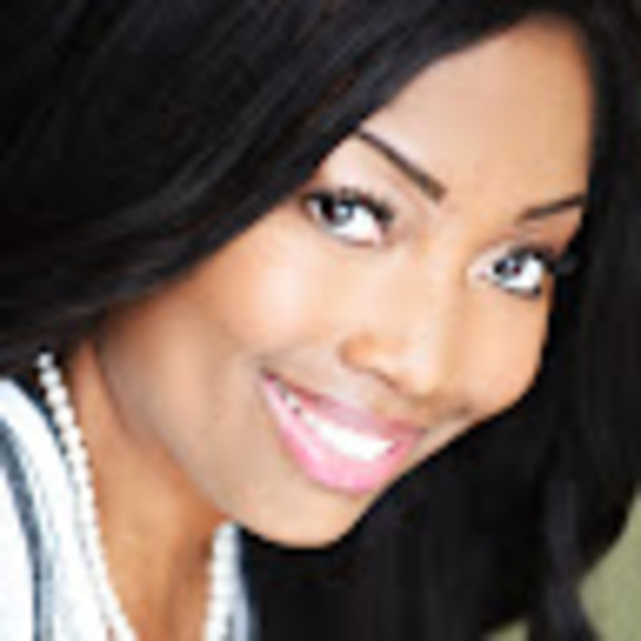 Profile Picture of Amber Robinson schuler (@meshon05) on Poshmark