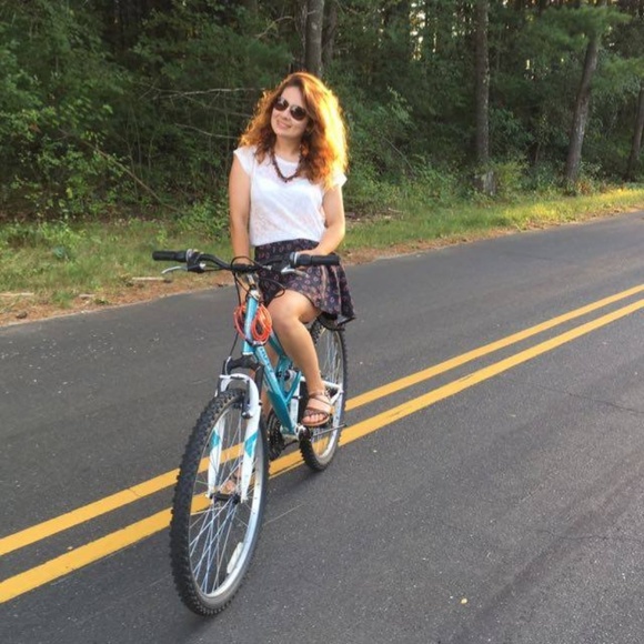 Profile Picture of Gulsah Karaoglu (@gulsaahkaraoglu) on Poshmark