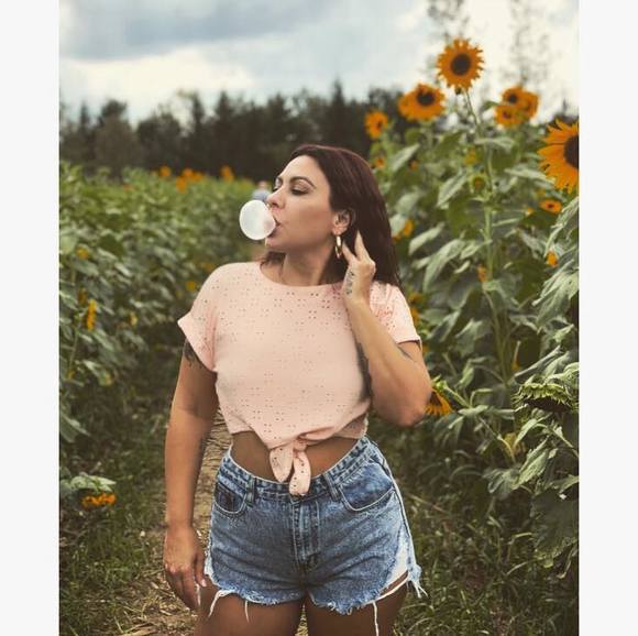 Profile Picture of Megan Verrone (@mverrone28) on Poshmark