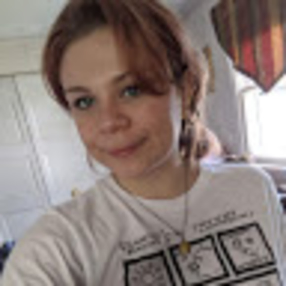 Profile Picture of Amanda Enderson (@bwellawelly) on Poshmark