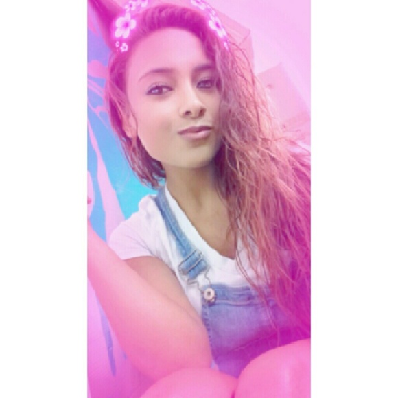 Profile Picture of Natalie Limones (@omgitsnxxt) on Poshmark