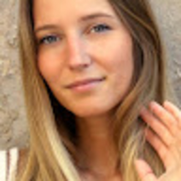 Profile Picture of Martina Stokes (@martinastks) on Poshmark