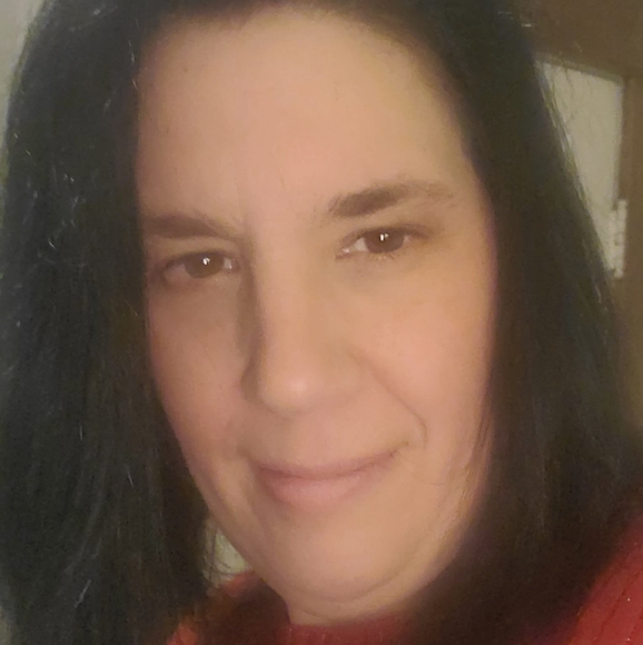 Profile Picture of Lee Mandichak (@ertymandi) on Poshmark