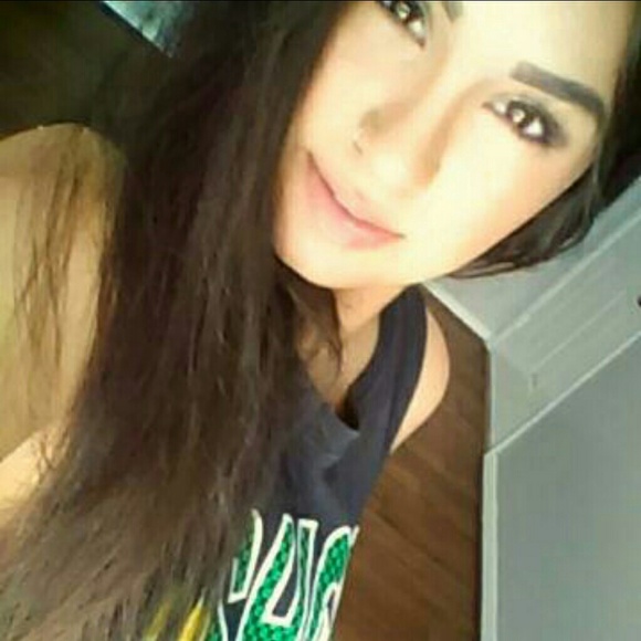 Profile Picture of Janessa Sendejo (@jsendejo) on Poshmark