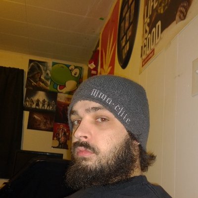 Profile Picture of Eric Revis (@strangebongtoke) on Twitter