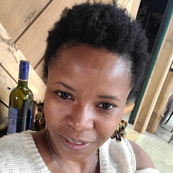 Profile Picture of Chrysanthia Latimore (@golden2014) on Poshmark
