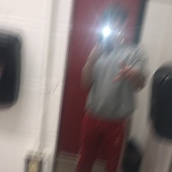 Profile Picture of Aaron Carder (@aaroncarder550) on Poshmark