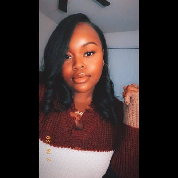 Profile Picture of Haley Manning (@hmkm19) on Poshmark
