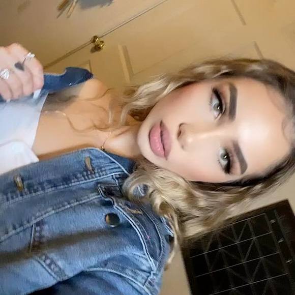 Profile Picture of Jazmin Fonseca (@jazminfonseca04) on Poshmark