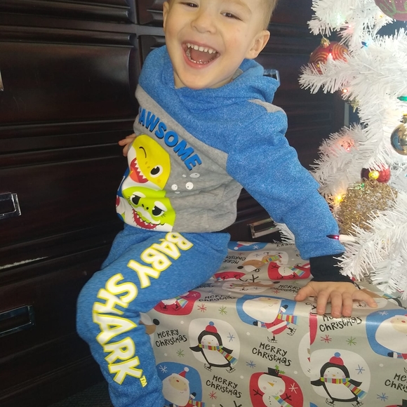 Profile Picture of Lindsay Lochowicz (@lindsay_dibs) on Poshmark