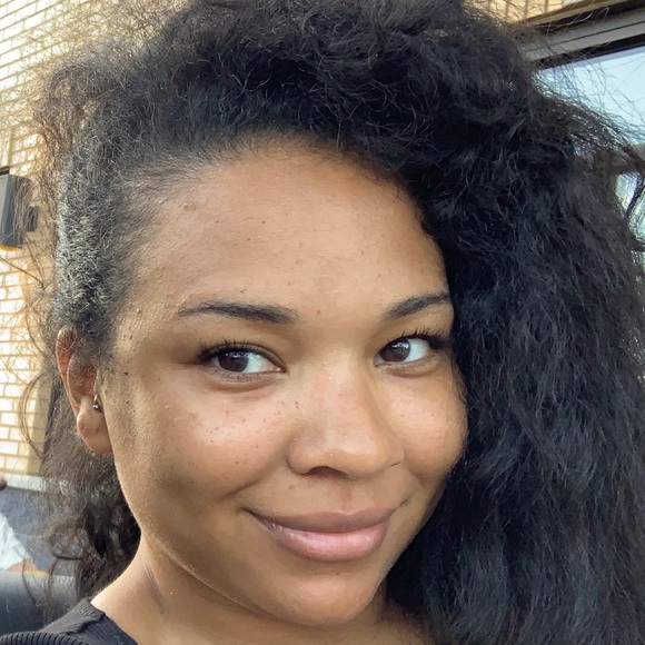 Profile Picture of Miranda Nixon (@mnixon89) on Poshmark