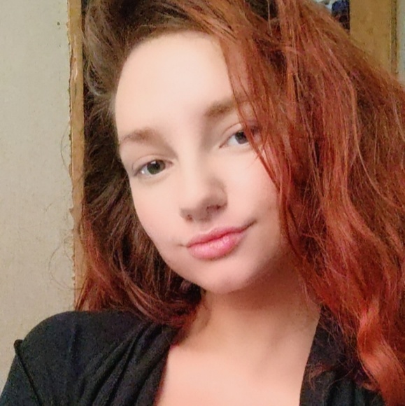 Profile Picture of Johnna Morehouse (@johnnanicole19) on Poshmark