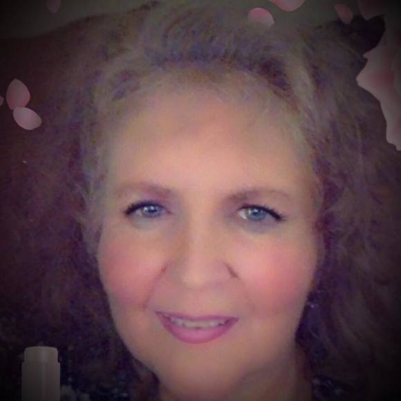 Profile Picture of Vickie Davidson (@vld4069) on Poshmark