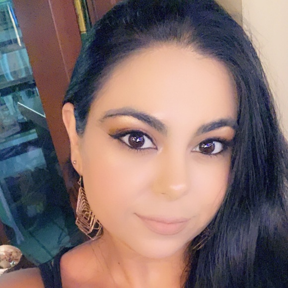 Profile Picture of Hanan Qutob (@hanoona_84) on Poshmark