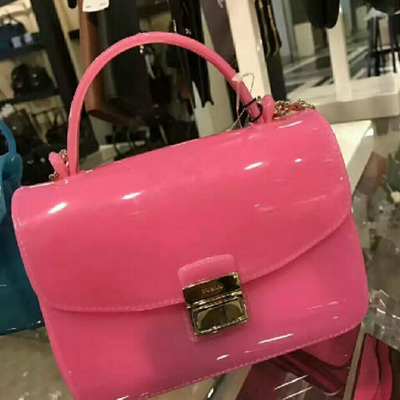 Profile Picture of Kelly Simon (@wieboqxnex) on Poshmark