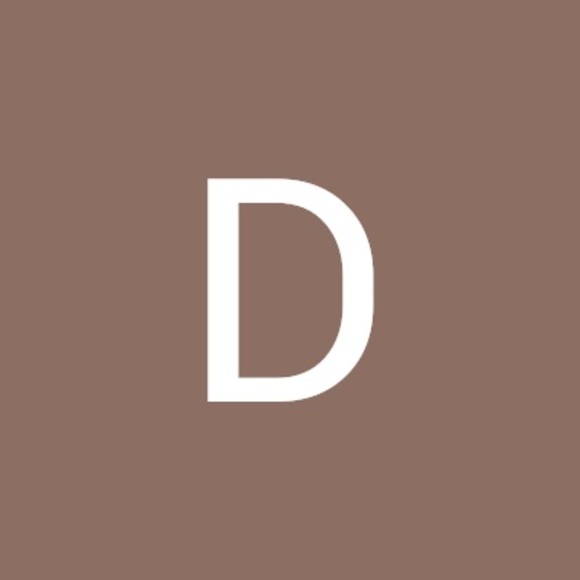 Profile Picture of Danielle Ayers (@ayersdanielle5) on Poshmark