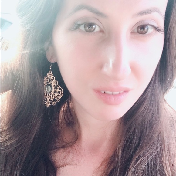 Profile Picture of Athena Alexander (@ivanakittykat) on Poshmark