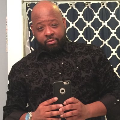 Profile Picture of Ronald Wooden (@CrownRoyal06) on Twitter