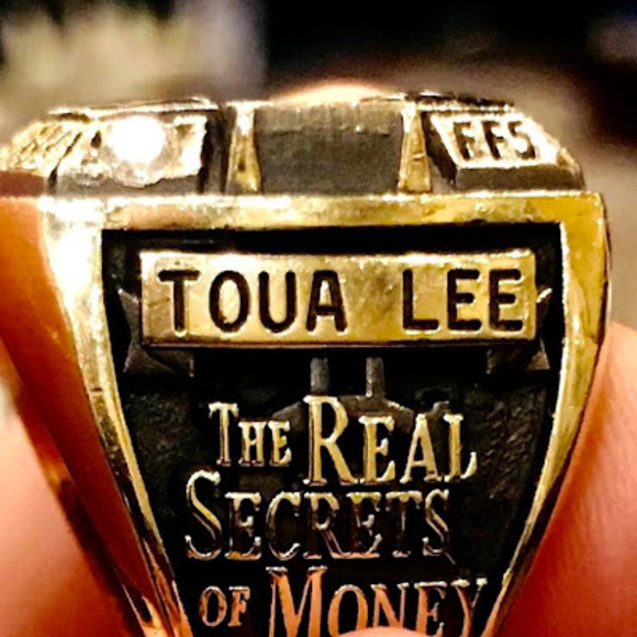 Profile Picture of Toua Lee (@toua236) on Poshmark