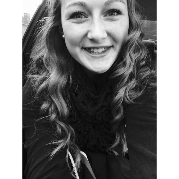 Profile Picture of Madison Ivy (@maaadisoooon) on Poshmark