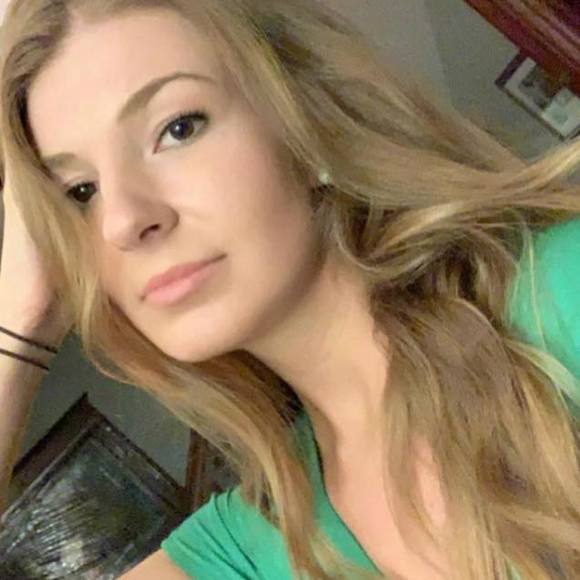 Profile Picture of Caroline Dowdell (@carolinedowdell) on Poshmark