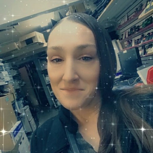 Profile Picture of Jessica Serdynski (@jesseli04) on Poshmark