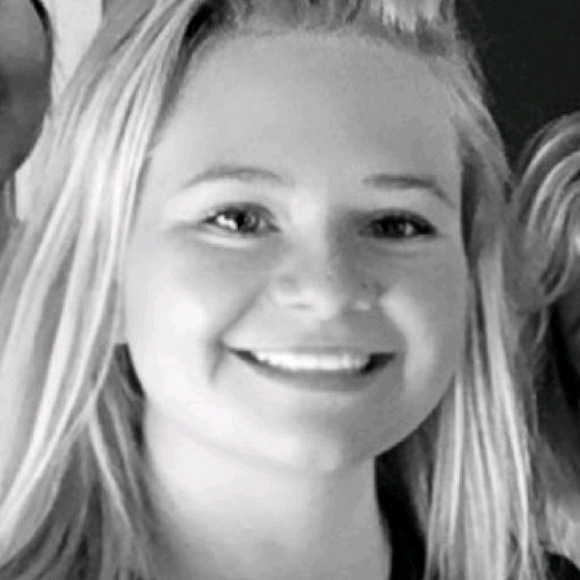 Profile Picture of Reghan Houdersheldt (@reghanwesli) on Poshmark