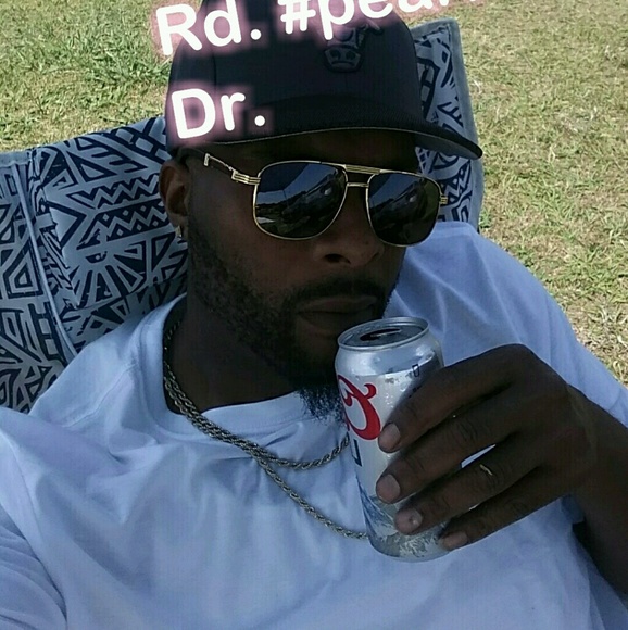 Profile Picture of Marcus Bates (@mrbates33) on Poshmark