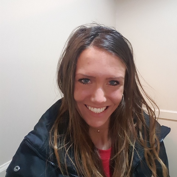 Profile Picture of Jolene Holmes (@rosegoldlife554) on Poshmark