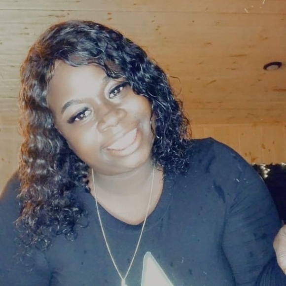 Profile Picture of Jasmine Pough (@jasminepough) on Poshmark